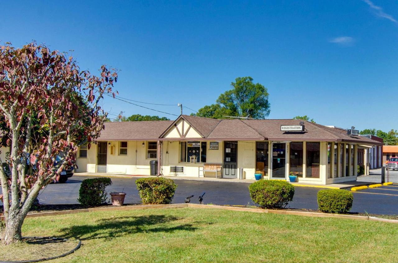 Scottish Inns Collinsville - Martinsville المظهر الخارجي الصورة