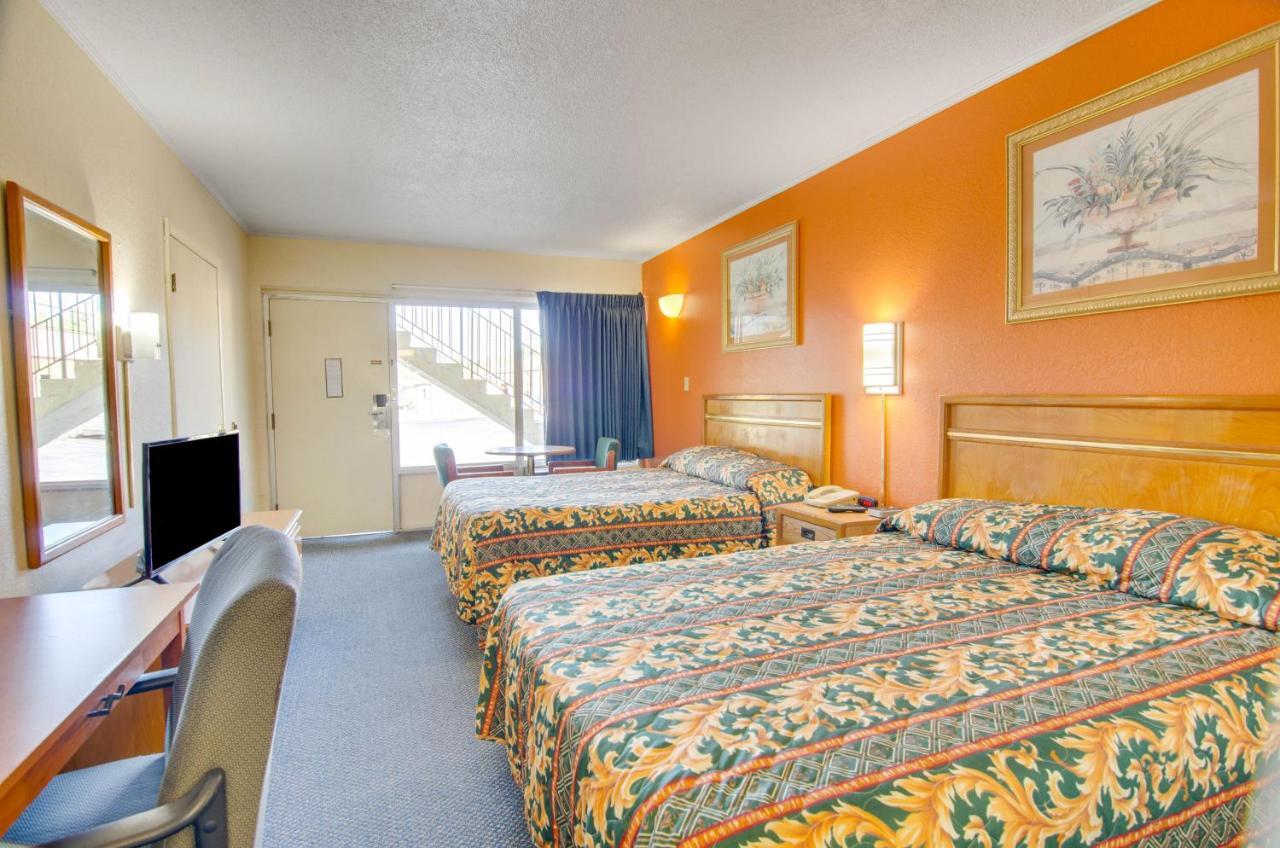 Scottish Inns Collinsville - Martinsville المظهر الخارجي الصورة